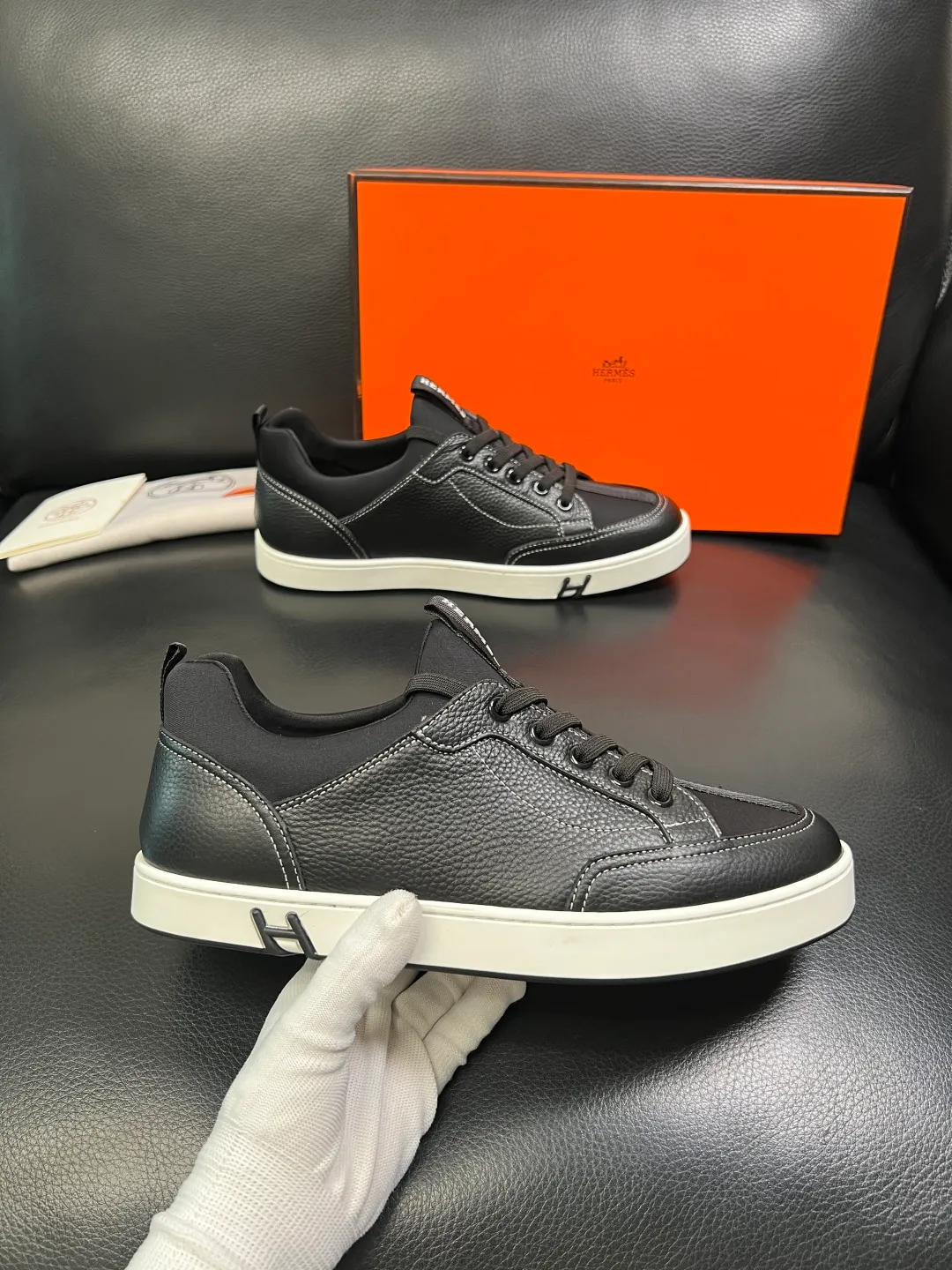 Men's shoes 💰700 Hermes High-quality top crafts Hermes counters are selling simultaneously with original factory configuration, original cowhide fabric imported from Italy, high-quality splicing technology, fully imported water-dyed cowhide lining, soles: original soles specially provided by the original factory are super comfortable, original factory and single goods are welcome to compare, code number 38-44 (customized 45)